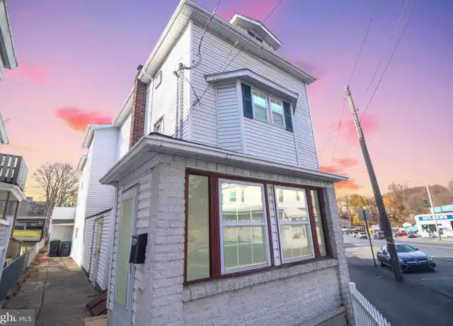 Property at 110 N Lehigh Ave Unit B, Frackville, PA, 17931, 4 beds, 1.5 baths, [object Object]