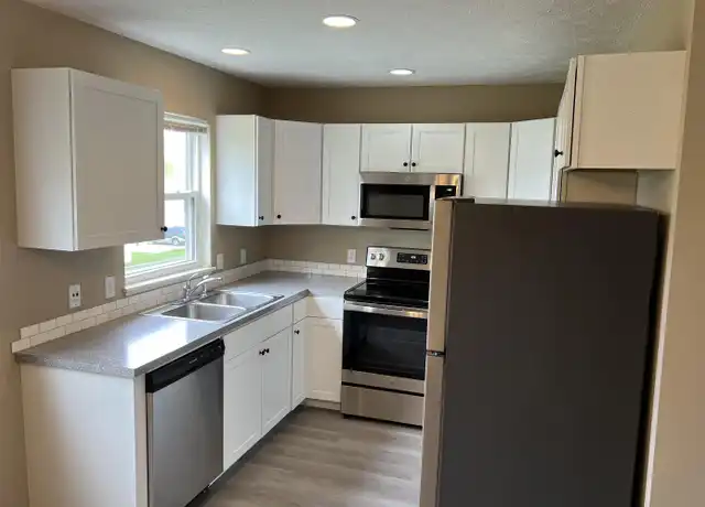 Property at 378 Harbor Town Ct Unit 2, Holland, MI, 49423, 2 beds, 1.5 baths, [object Object]