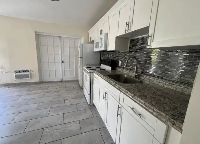 Property at 2760 SW 2nd St Unit C, Fort Lauderdale, FL, 33312, 2 beds, 1 bath, [object Object]
