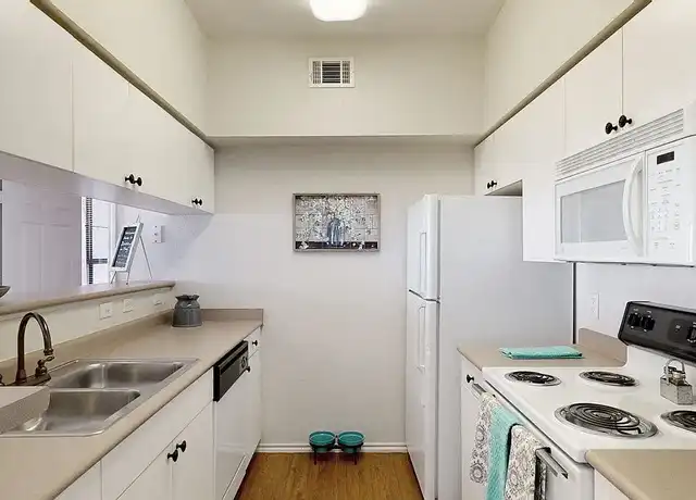 Property at Stoneleigh on May Apartment Homes - 14300 N May Ave, Oklahoma City, OK, 73134, 1-2 bed, 1-2 bath, [object Object]