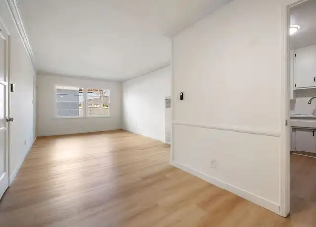 Property at 10820 Bloomfield St Unit 4, North Hollywood, CA, 91602, 1 bed, 1 bath, [object Object]