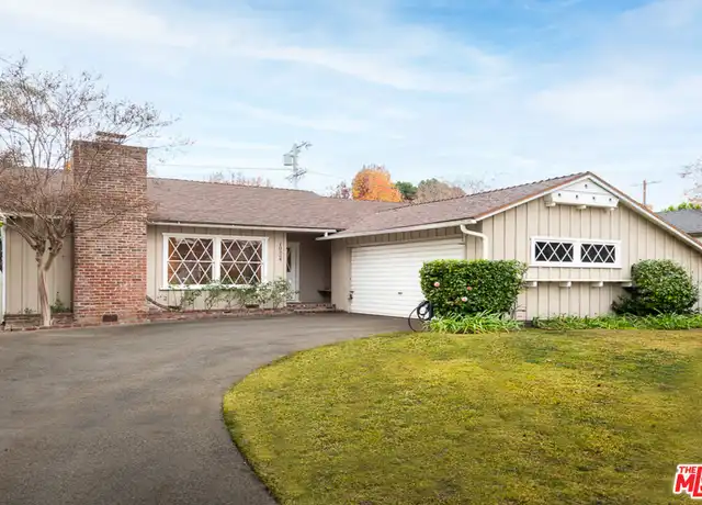 Property at 10524 Bloomfield St, Toluca Lake, CA, 91602, 2 beds, 1 bath, [object Object]