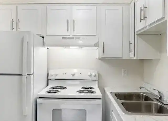 Property at Dixie Downs - 4319 Sanders Ln, Louisville, KY, 40216, 2 beds, 1 bath, [object Object]