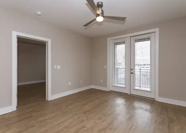 Property at 222 S Main St Unit 1-215, Mooresville, NC, 28115, 1 bed, 1 bath, [object Object]