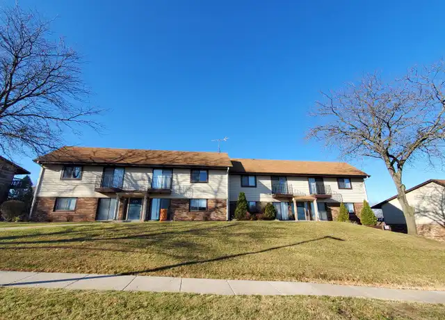 Property at 1371 Sunnyridge Rd Unit 04, Pewaukee, WI, 53072, 2 beds, 1 bath, [object Object]
