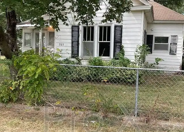 Property at 703 N Smelter St, Pittsburg, KS, 66762, 2 beds, 1 bath, [object Object]