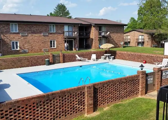 Property at 240 6th St SW, Hickory, NC, 28602, 1 bed, 1 bath, [object Object]