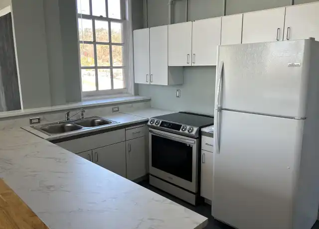 Property at 125 Oak St Unit 1-307, Hot Springs, AR, 71901, 2 beds, 1 bath, [object Object]