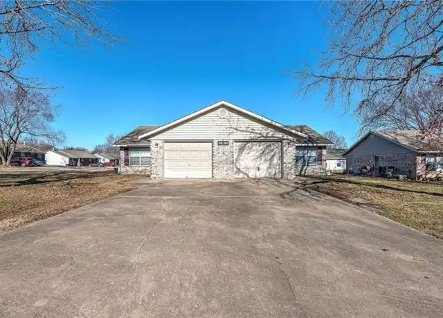 Property at 4518 W Franciscan Trl, Fayetteville, AR, 72704, 2 beds, 1.5 baths, [object Object]