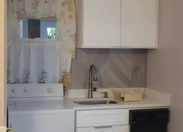 Property at 19 Rugby St Unit 1, Stamford, CT, 06902, 2 beds, 1 bath, [object Object]