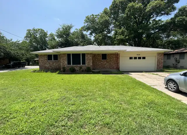 Property at 1506 Elizabeth St, Gainesville, TX, 76240, 2 beds, 1 bath, [object Object]