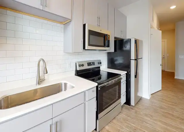 Property at 300 Optimist Park - 300 Parkwood Ave, Charlotte, NC, 28206, 0-1 beds, 1 bath, [object Object]