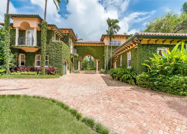 Property at 104 Paloma Dr, Coral Gables, FL, 33143, 7 beds, 6.5 baths, [object Object]