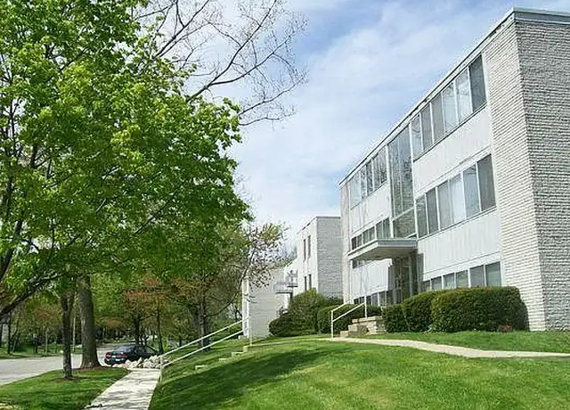 Photo of 2047 Charlton Ave, Ann Arbor, MI 48103