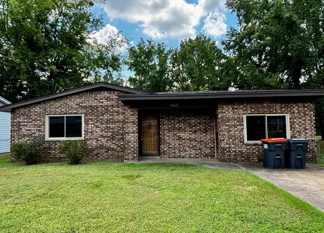 Property at 1002 E F St, Russellville, AR, 72801, 3 beds, 2 baths, [object Object]