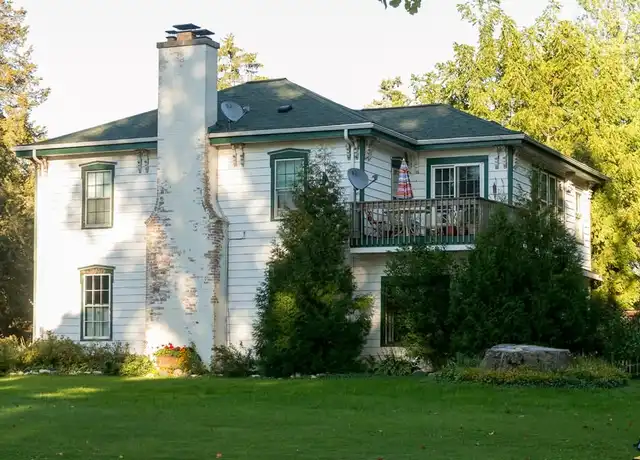 Property at 5686 N Lake Rd Unit 4, Oconomowoc, WI, 53066, 1 bed, 1 bath, [object Object]