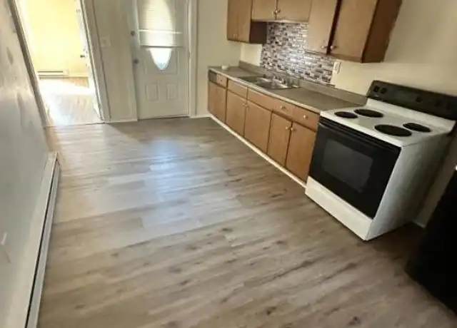 Property at 17 Bridge St, Auburn, MA, 01501, 2 beds, 1 bath, [object Object]