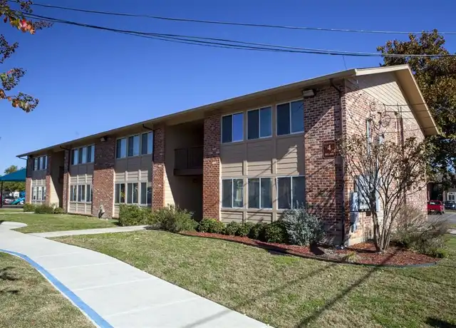 Property at 1215 Castroville Rd, San Antonio, TX, 78237, 2 beds, 1 bath, [object Object]