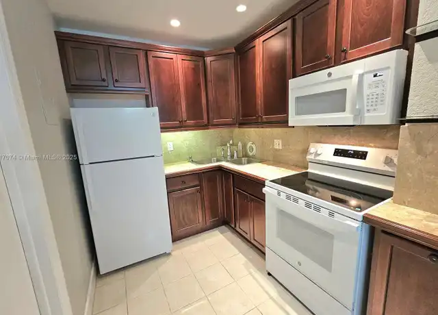 Property at 2424 SE 17th St Unit 204B, Fort Lauderdale, FL, 33316, 1 bed, 1 bath, [object Object]