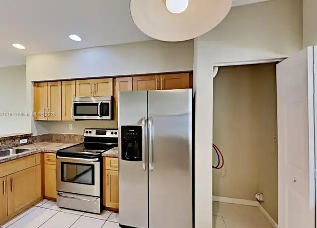 Property at 2518 SW 83rd Ter, Miramar, FL, 33025, 2 beds, 2.5 baths, [object Object]