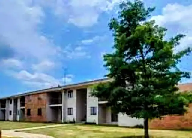 Property at 450 Thompson Dr, Lincoln, IL, 62656, 1 bed, 1 bath, [object Object]