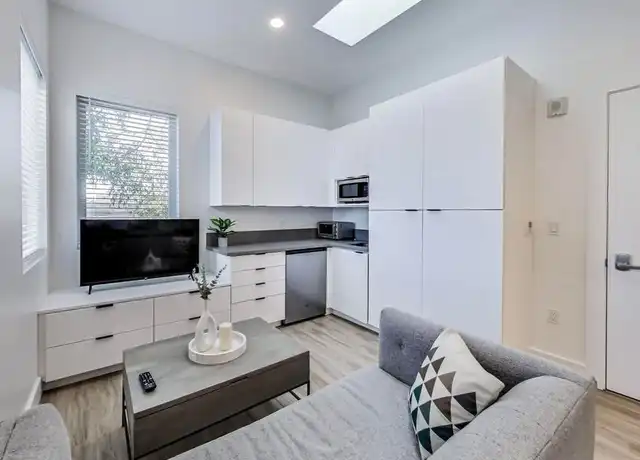 Property at 607 27th St Unit D, Oakland, CA, 94612, 0 beds, 1 bath, [object Object]