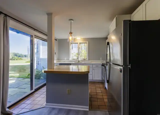 Property at 20 River Colony, Guilford, CT, 06437, 2 beds, 1 bath, [object Object]