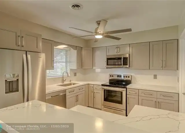 Property at 400 S Luna Ct, Hollywood, FL, 33021, 2 beds, 2 baths, [object Object]