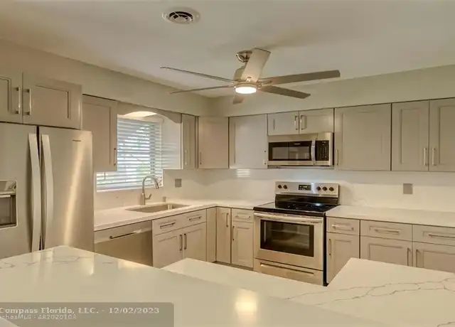 Property at 400 S Luna Ct, Hollywood, FL, 33021, 2 beds, 2 baths, [object Object]
