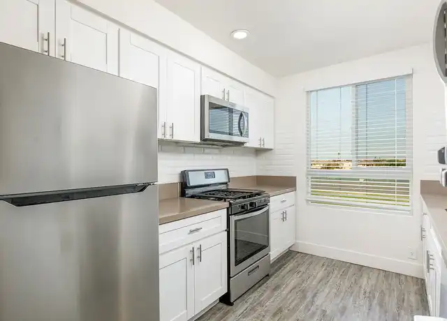 Property at Laurel Pointe Apartments - 13607 Cordary Ave, Hawthorne, CA, 90250, 1 bed, 1 bath, [object Object]