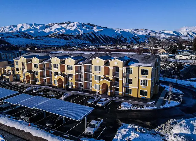 Photo of 3272 School St, Wenatchee, WA 98801