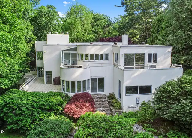 Property at 31 Vineyard Ln, Greenwich, CT, 06831, 5 beds, 5.5 baths, [object Object]