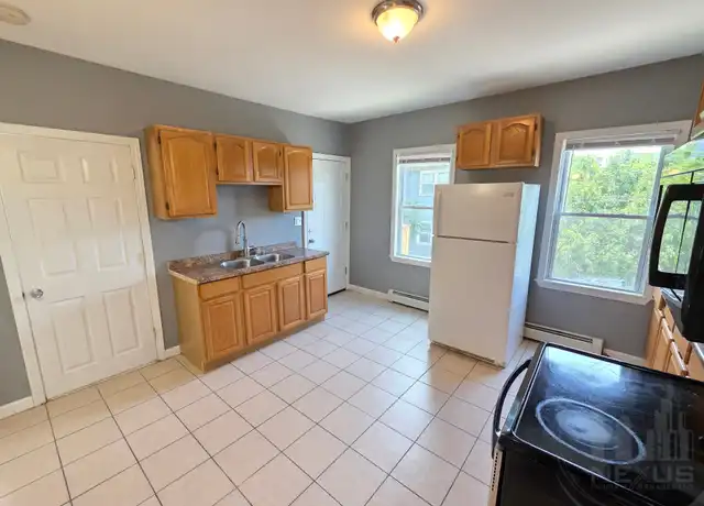 Property at 41 Woodbine St, Providence, RI, 02906, 2 beds, 1 bath, [object Object]