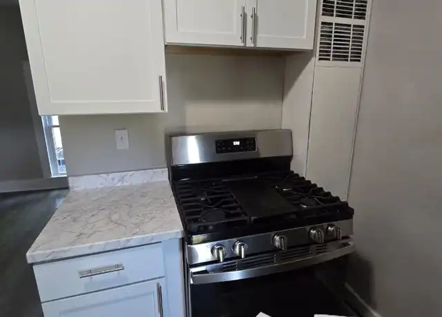 Property at 576 Jefferson St Unit 2, Oshkosh, WI, 54901, 1 bed, 1 bath, [object Object]