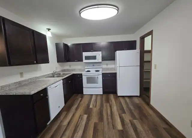 Property at 2400 S Sycamore Ave Unit 35, Sioux Falls, SD, 57110, 2 beds, 1 bath, [object Object]