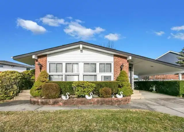 Property at 3561 Courtney Ln, Bethpage, NY, 11714, 3 beds, 2 baths, [object Object]