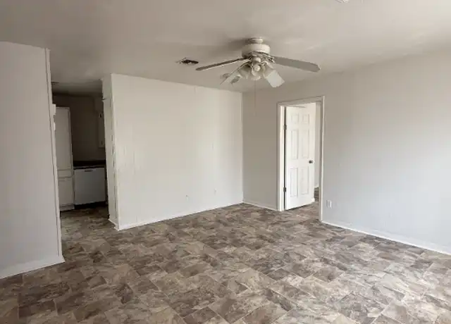 Property at 404 E 9th St, Bishop, TX, 78343, 3 beds, 2 baths, [object Object]