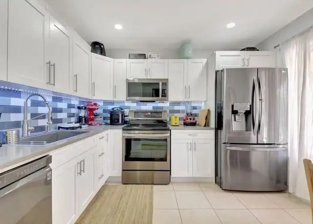 Property at 5151 W Club Cir, Boca Raton, FL, 33487, 2 beds, 2 baths, [object Object]