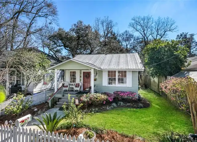 Property at 238 S New Hampshire St, Covington, LA, 70433, 2 beds, 1 bath, [object Object]