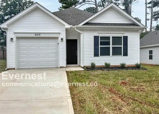 Property at 409 S Davis St, Dallas, NC, 28034, 3 beds, 2 baths, [object Object]