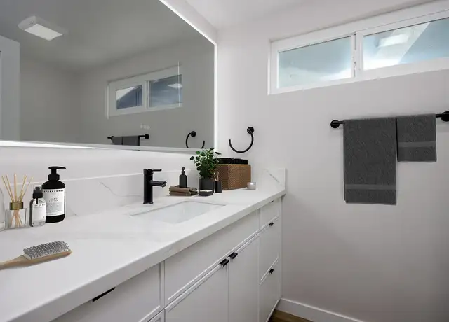 Photo of 1301 Amethyst St, Redondo Beach, CA 90277