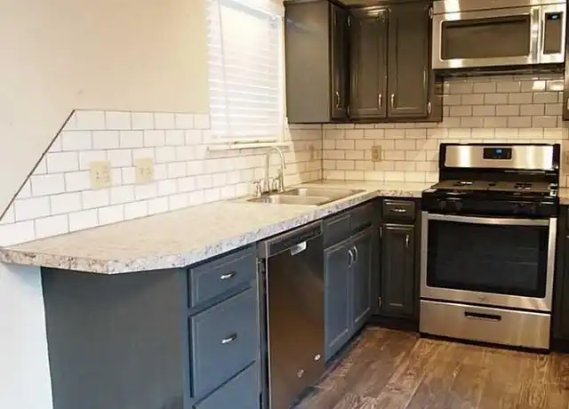 Property at 980 N Lewis Ave, Fayetteville, AR, 72701, 3 beds, 2.5 baths, [object Object]
