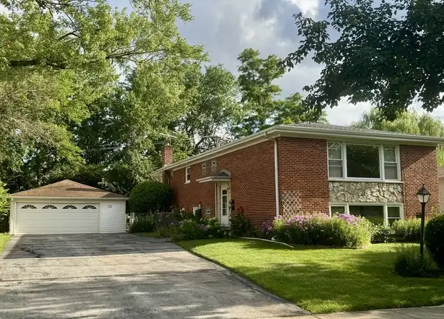 Property at 731 56th St Unit 2, Clarendon Hills, IL, 60514, 3 beds, 1.5 baths, [object Object]