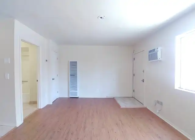 Property at 308 Vassar Dr SE Apt 09, Albuquerque, NM, 87106, 0 beds, 1 bath, [object Object]