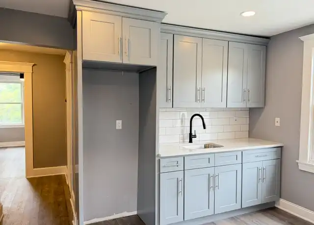 Property at 106 Helen St Unit 3rd Floor, Hamden, CT, 06514, 2 beds, 1 bath, [object Object]