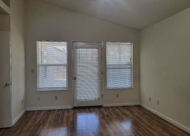 Photo of 1812 College Greens Dr, Los Banos, CA 93635