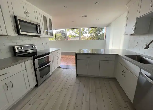 Property at 2420 Torrey Pines Rd Unit B304, La Jolla, CA, 92037, 3 beds, 2.5 baths, [object Object]
