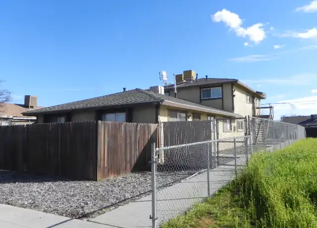 Property at 124 E Stanislaus St Unit 202, Fresno, CA, 93706, 3 beds, 1 bath, [object Object]