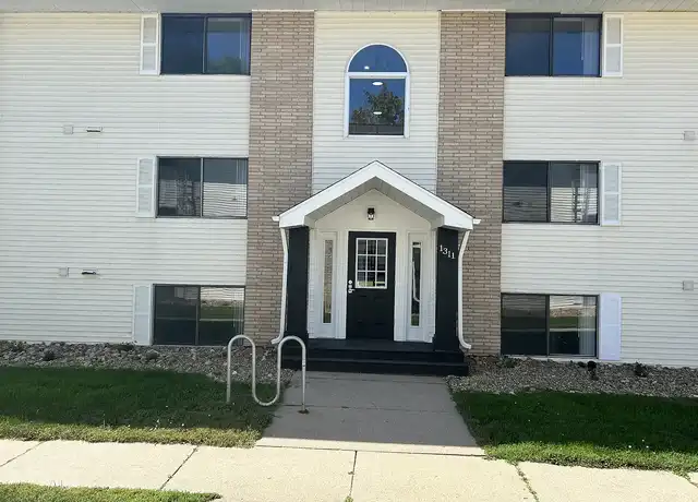 Property at OakLee Apartments - 1311 Oakland Rd NE, Cedar Rapids, IA, 52402, 1 bed, 1 bath, [object Object]