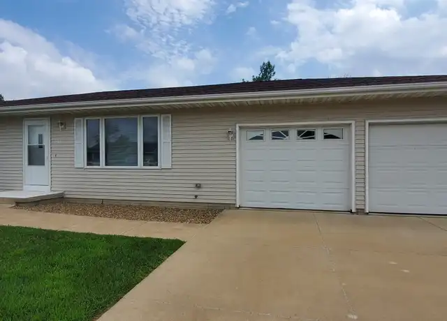 Property at 3137 33rd Ave SW, Cedar Rapids, IA, 52404, 3 beds, 2 baths, [object Object]
